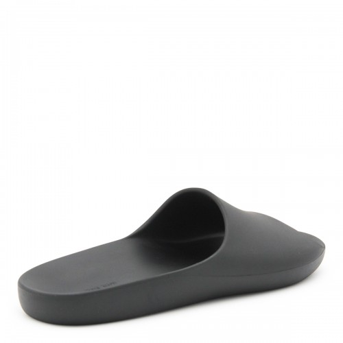 BLACK FLATS