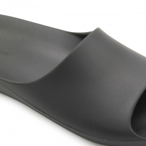 BLACK FLATS