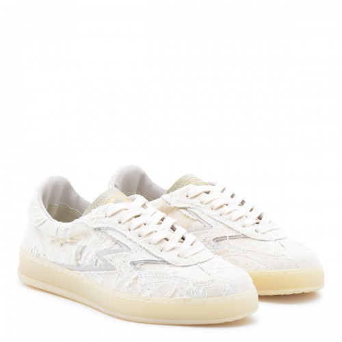 WHITE SNEAKERS