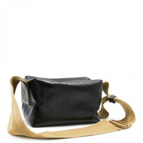 BLACK LEATHER TOFU MEDIUM SHOULDER BAG