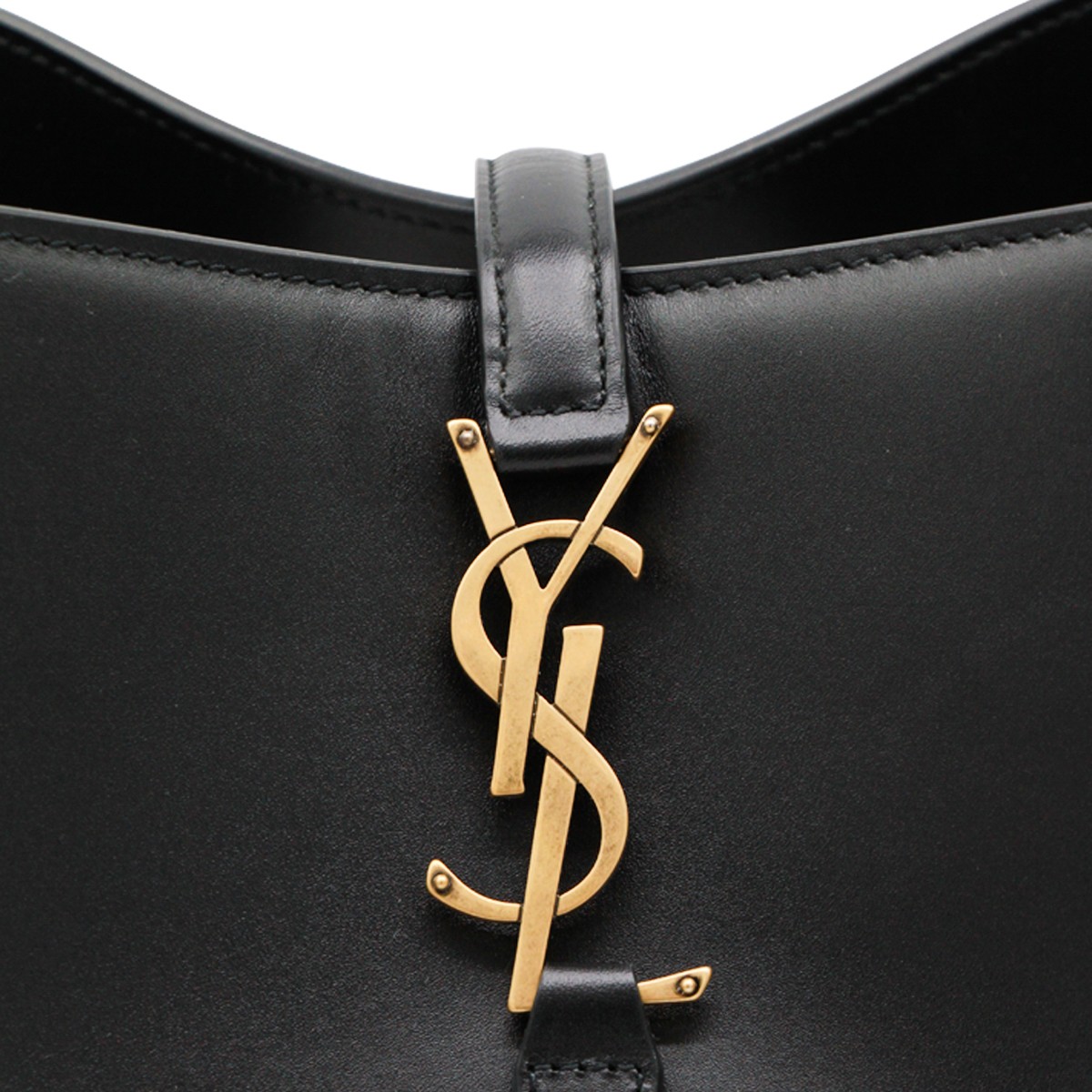 BLACK LEATHER LE 37 SATCHEL