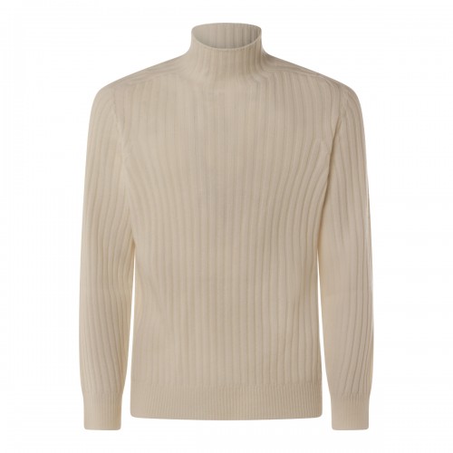 WHITE CASHMERE KNITWEAR