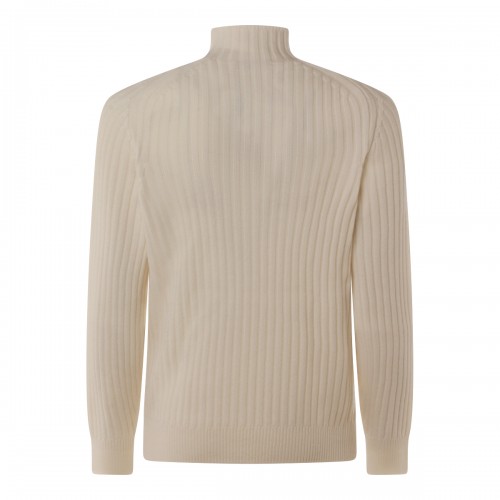 WHITE CASHMERE KNITWEAR