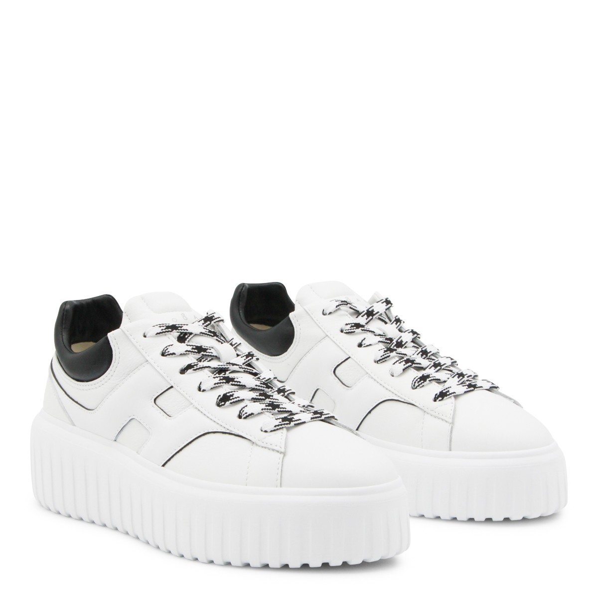 WHITE AND BLACK LEATHER SNEAKERS