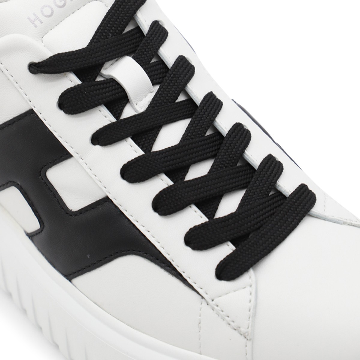 WHITE AND BLACK LEATHER SNEAKERS