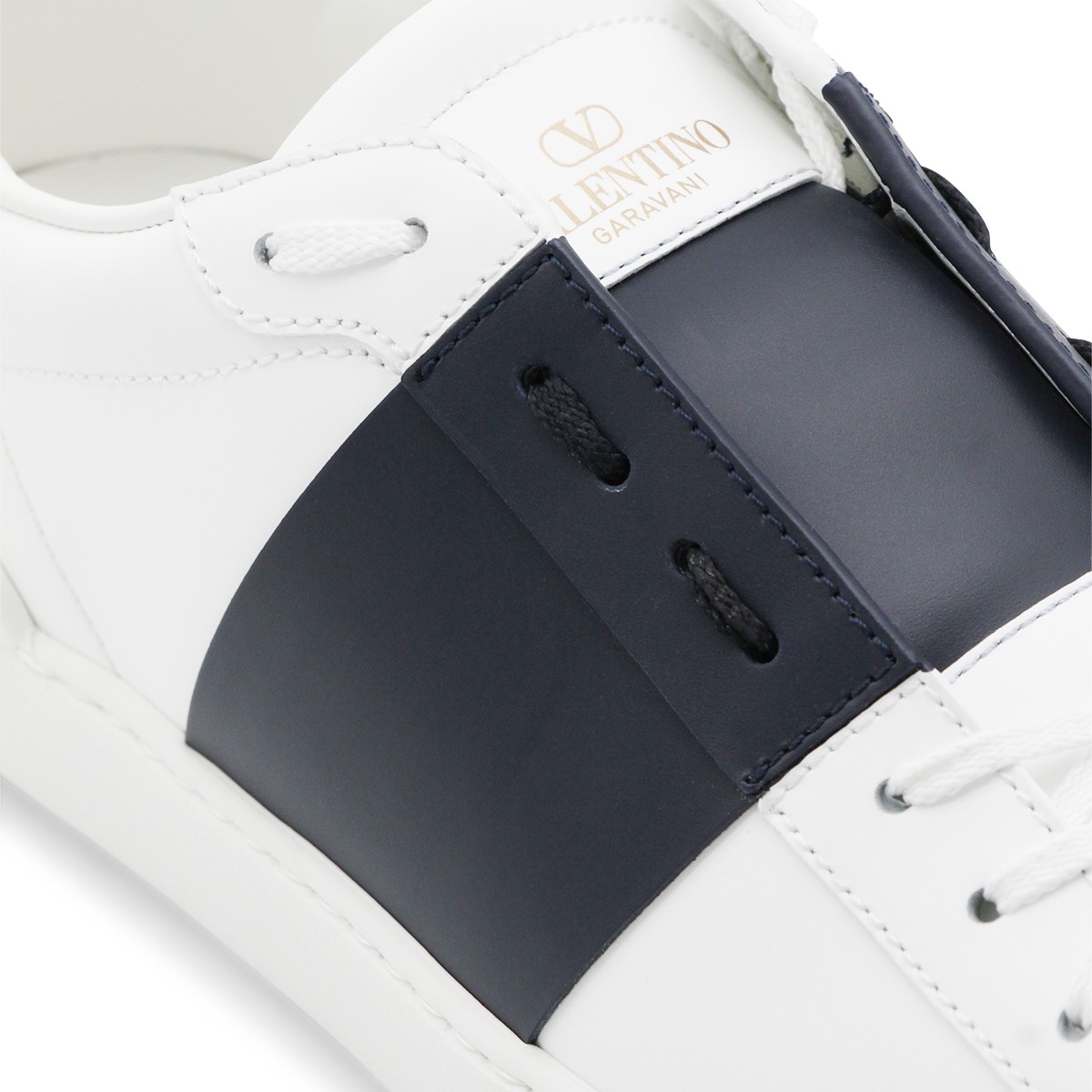 WHITE AND BLUE LEATHER OPEN SNEAKERS