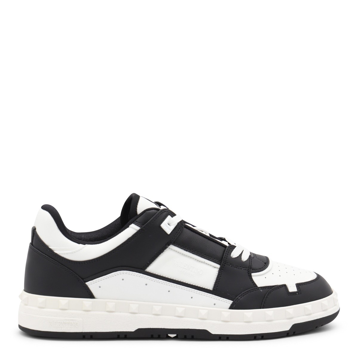 BLACK AND WHITE LEATHER SNEAKERS