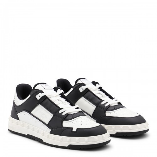 BLACK AND WHITE LEATHER SNEAKERS