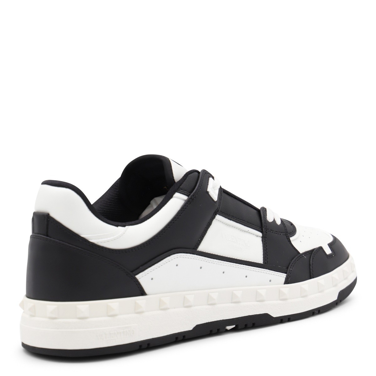 BLACK AND WHITE LEATHER SNEAKERS
