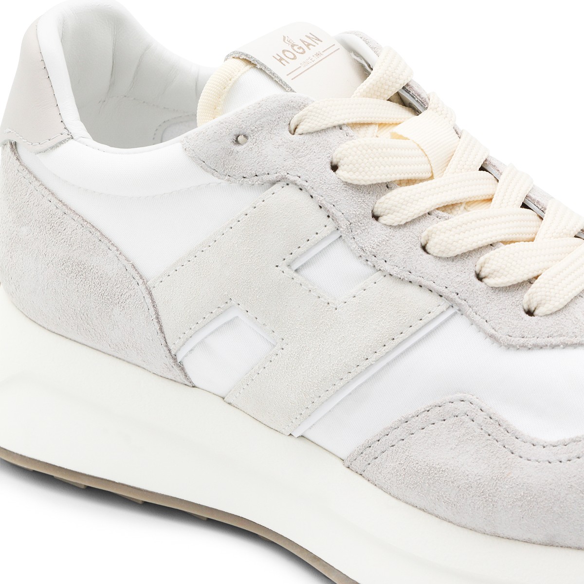 WHITE AND BEIGE LEATHER SNEAKERS