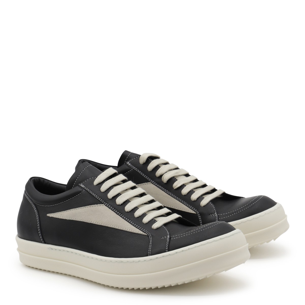 BLACK AND WHITE LEATHER VINTAGE SNEAKERS